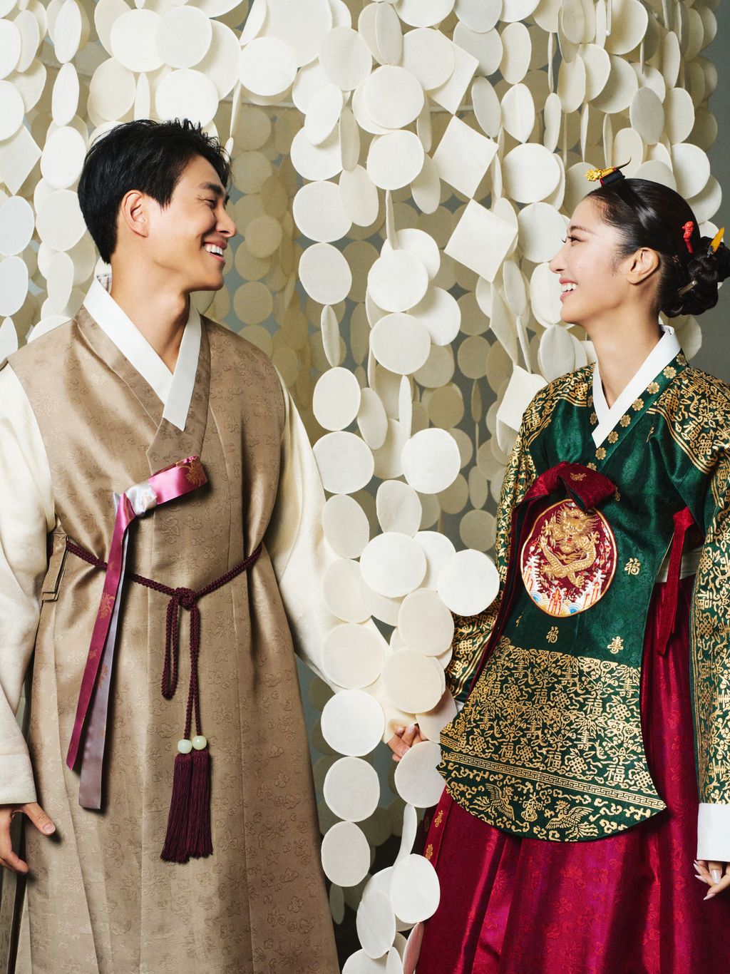 EJAE and Samuel Kim taking part in their traditional Korean Paebaek wedding ceremony