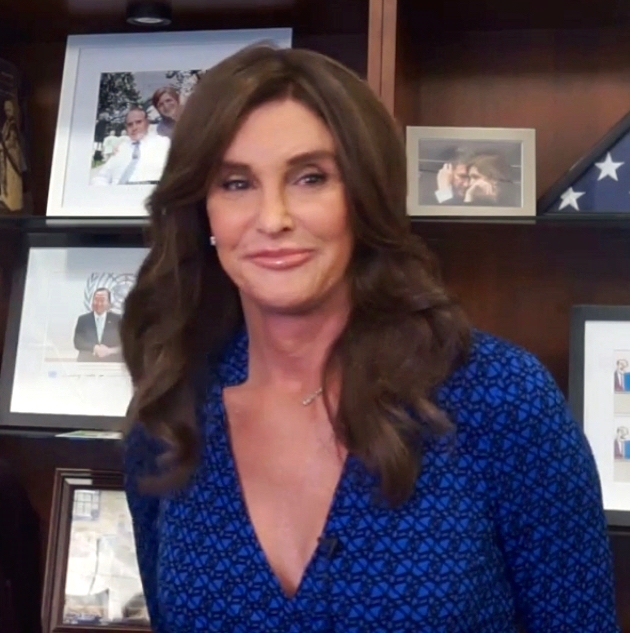 Caitlyn Jenner speaking with former U.S. ambassador Samantha Power in 2015